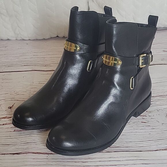 MICHAEL KORS Black Leather Ankle Boot with Goldtone Hardware Size 6.5 - Picture 3 of 10
